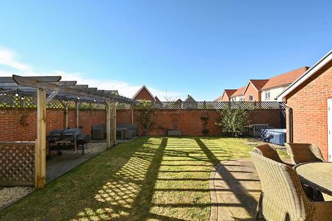 4 bedroom detached house for sale, Robin Way, Hailsham BN27