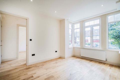 1 bedroom flat for sale, Avenue Gardens, London W3