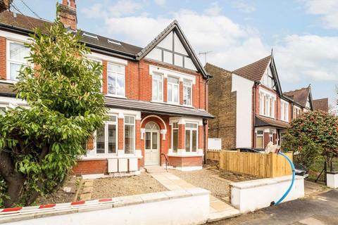 2 bedroom flat for sale, Avenue Gardens, London W3