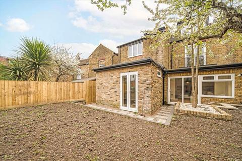 2 bedroom flat for sale, Avenue Gardens, London W3