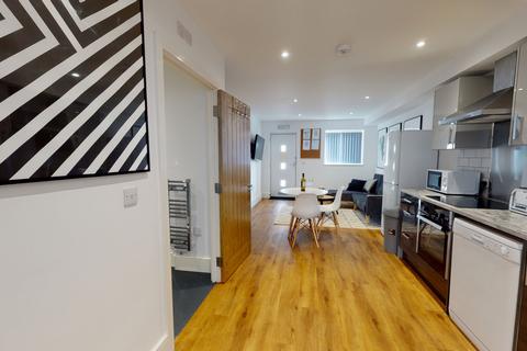 2 bedroom flat to rent, Claude Street, Nottingham NG7