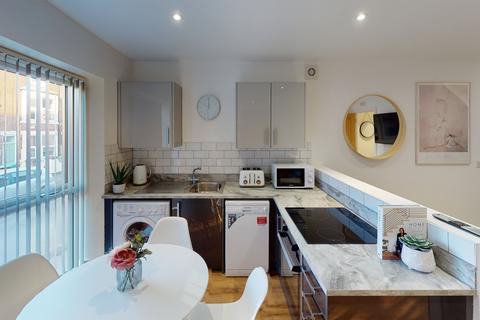 2 bedroom house to rent, Claude Street, Nottingham NG7
