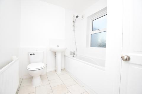 2 bedroom end of terrace house to rent, Manor Road Erith DA8