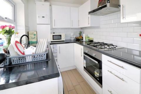 2 bedroom end of terrace house to rent, Manor Road Erith DA8