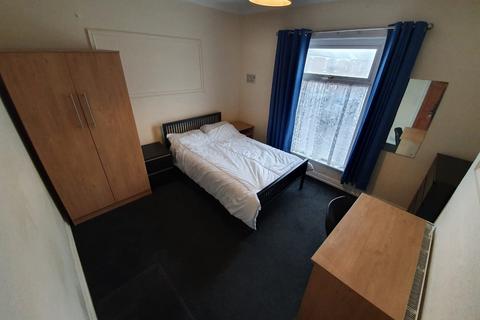 4 bedroom house to rent, Haworth Street, Hull HU6
