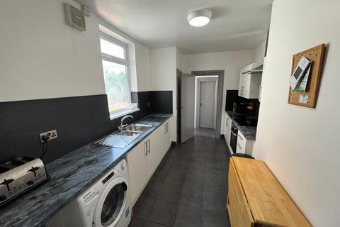 5 bedroom house to rent, Clough Road, Hull HU5