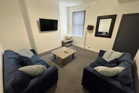 5 bedroom house to rent, Clough Road, Hull HU5