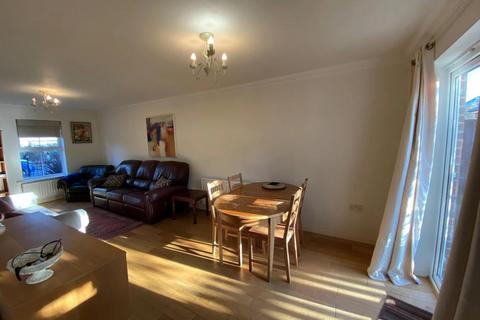 4 bedroom house to rent, Herons Court, Durham DH1