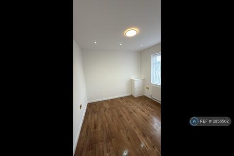 1 bedroom in a house share to rent, Central Avenue, Hayes, UB3