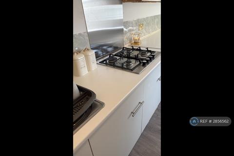 1 bedroom in a house share to rent, Central Avenue, Hayes, UB3