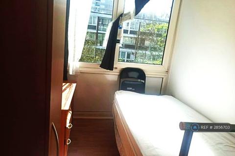 1 bedroom in a flat share to rent, Roehampton, London, SW15