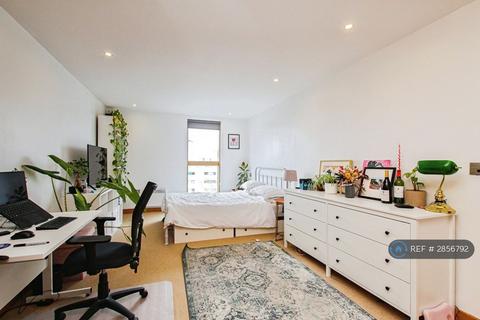 1 bedroom in a flat share to rent, Harley House, London, E14