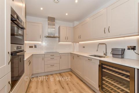 4 bedroom semi-detached house for sale, Lorimer Avenue, Cranleigh GU6