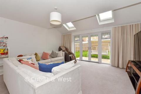 4 bedroom semi-detached house for sale, Lorimer Avenue, Cranleigh GU6