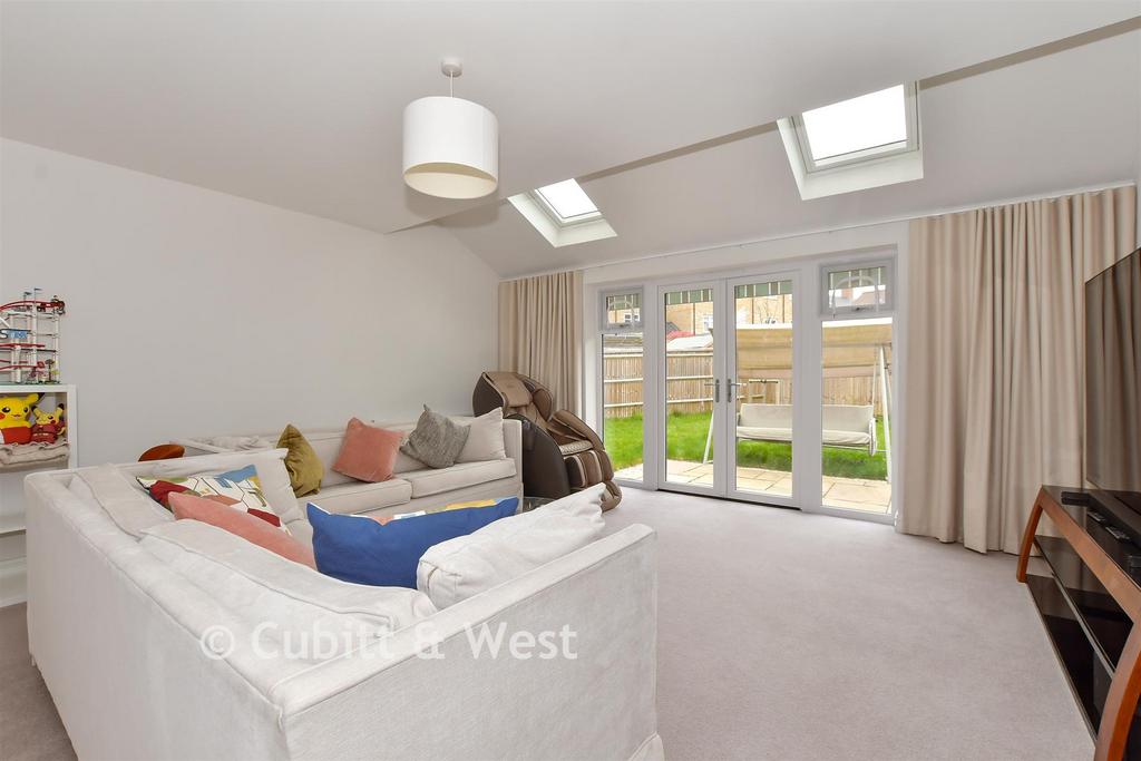 4 bedroom semi-detached house for sale