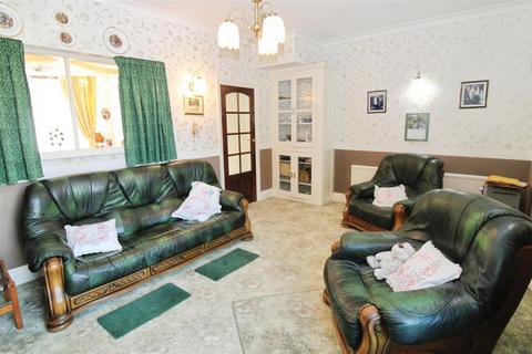3 bedroom terraced house for sale, Lake Drive, Hull