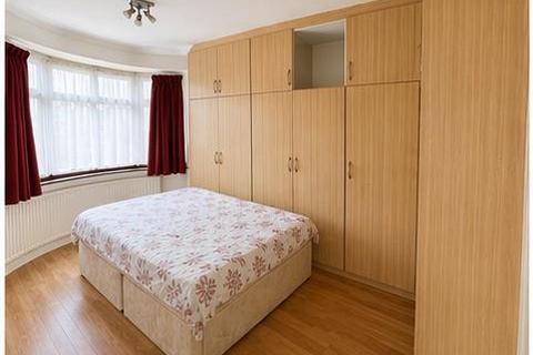 4 bedroom terraced house to rent, Somerset Road, Southall UB1