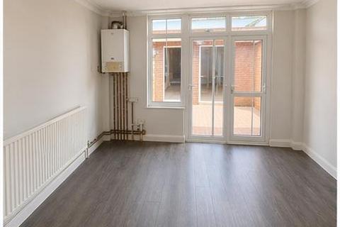 4 bedroom terraced house to rent, Somerset Road, Southall UB1
