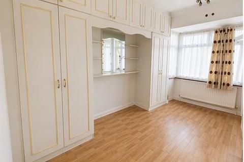 4 bedroom terraced house to rent, Somerset Road, Southall UB1