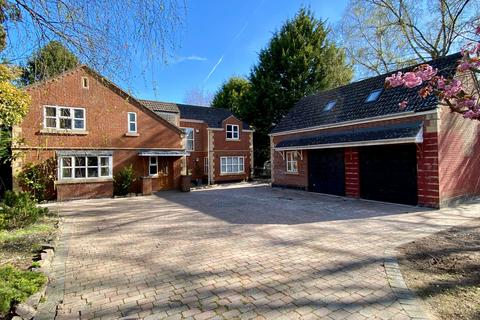6 bedroom detached house for sale, Manthorpe Road, Grantham, NG31