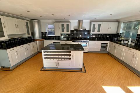 6 bedroom detached house for sale, Manthorpe Road, Grantham, NG31
