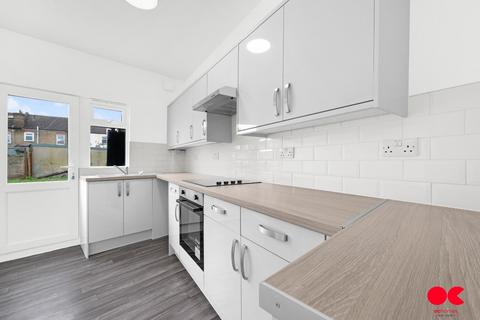 2 bedroom end of terrace house to rent, Gooseley Lane, East Ham E6