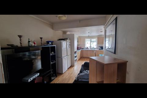 2 bedroom maisonette to rent, Ruislip Road, Greenford, UB6