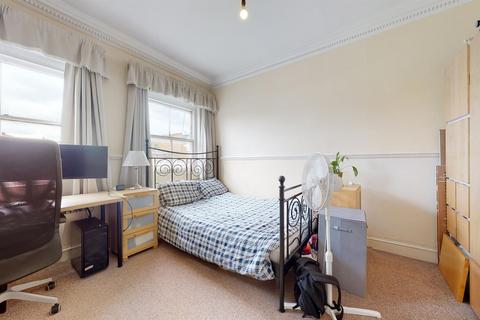 3 bedroom flat to rent, Lexham Gardens, London W8