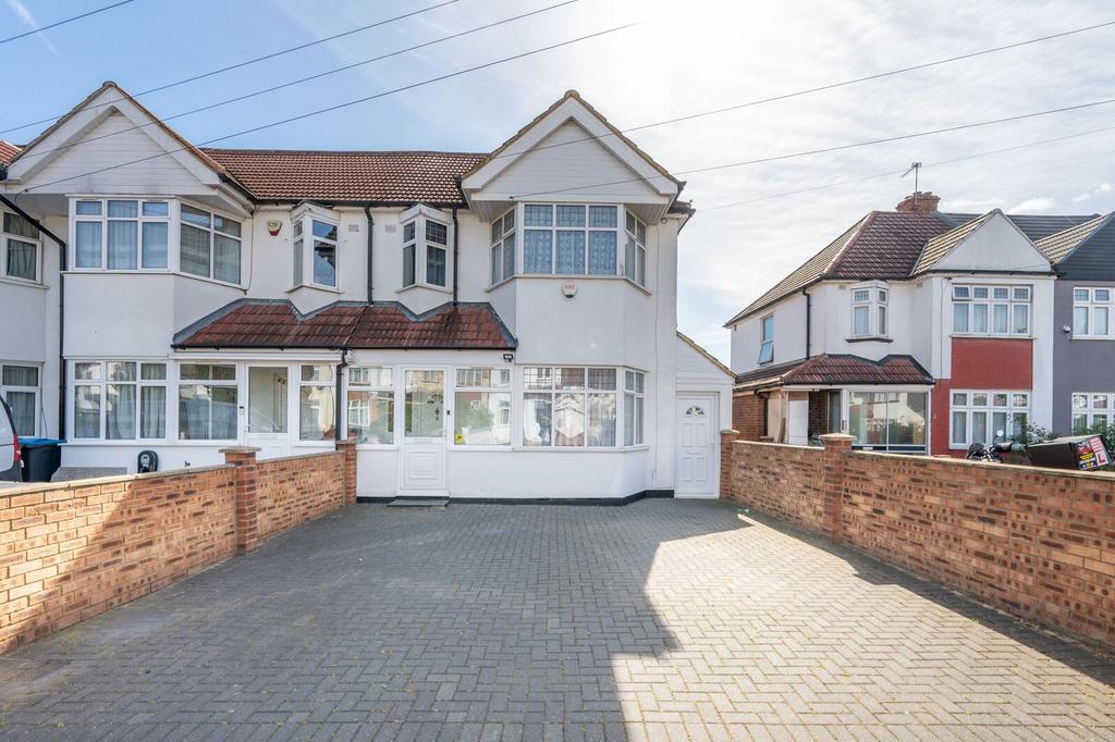 Detached house exterior, driveway