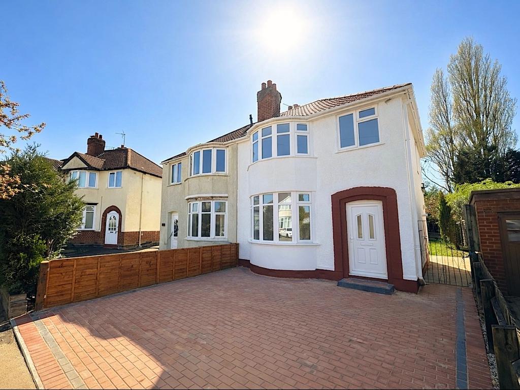 3 bedroom semi-detached house for sale