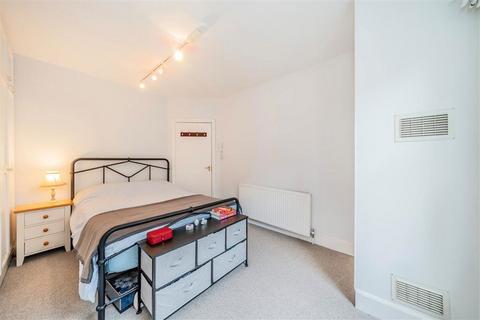 1 bedroom flat for sale, Minford Gardens, London W14