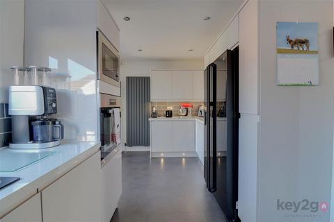 3 bedroom semi-detached house for sale, Mansfield Road, Killamarsh, Sheffield, S21