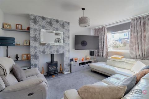 3 bedroom semi-detached house for sale, Mansfield Road, Killamarsh, Sheffield, S21