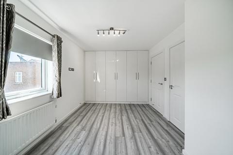 2 bedroom apartment for sale, Truesdales, Ickenham, Uxbridge