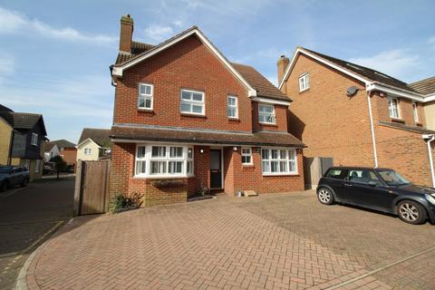 5 bedroom detached house to rent, Coulter Mews, CM11