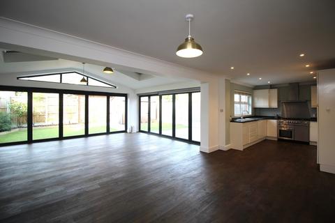 5 bedroom detached house to rent, Coulter Mews, CM11