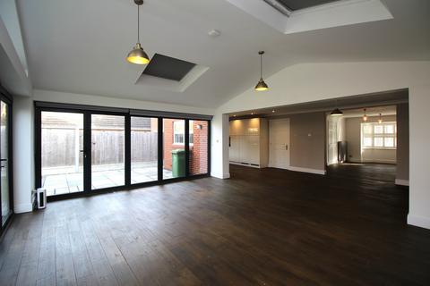 5 bedroom detached house to rent, Coulter Mews, CM11