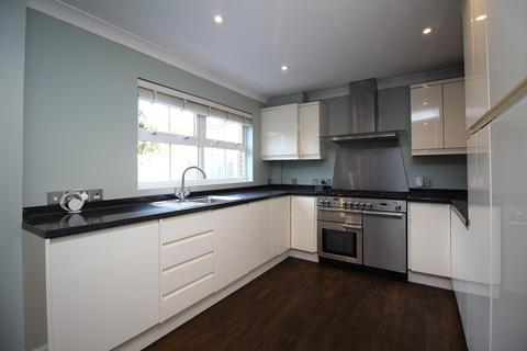 5 bedroom detached house to rent, Coulter Mews, CM11