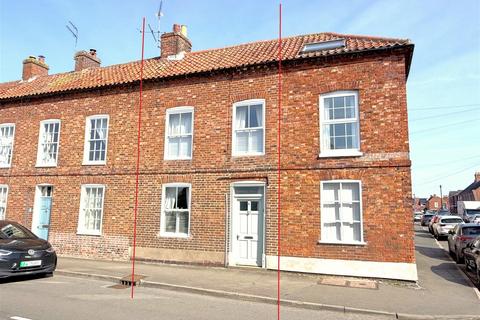 3 bedroom townhouse for sale, High Street, Bottesford