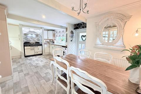 3 bedroom townhouse for sale, High Street, Bottesford