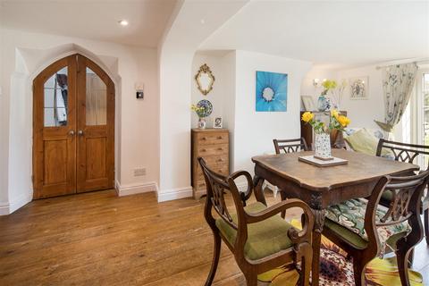 4 bedroom cottage for sale, Totland Bay, Isle of Wight