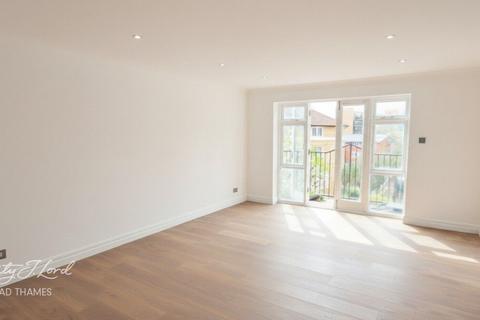 3 bedroom flat to rent, Southwark Park Road, London