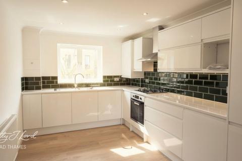 3 bedroom flat to rent, Southwark Park Road, London
