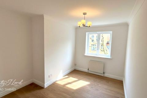 3 bedroom flat to rent, Southwark Park Road, London