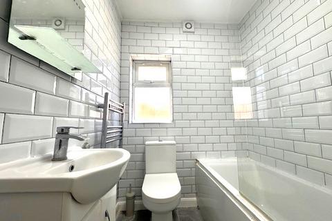 2 bedroom flat to rent, Park Avenue, Barking, IG11