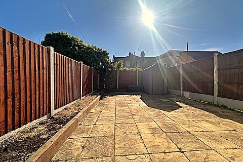 2 bedroom flat to rent, Park Avenue, Barking, IG11