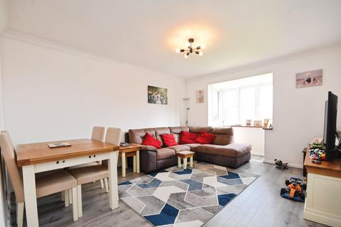 2 bedroom flat for sale, Pettits Lane, Romford