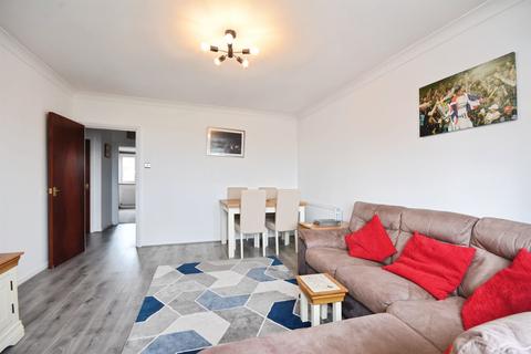 2 bedroom flat for sale, Pettits Lane, Romford
