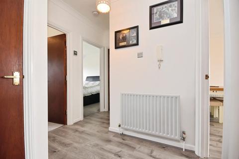 2 bedroom flat for sale, Pettits Lane, Romford