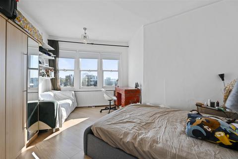 4 bedroom flat for sale, Granville Mansions, London W12